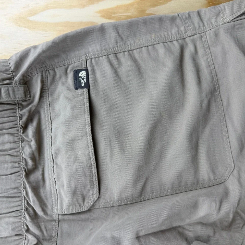 The North Face Mens Convertible Cargo Hiking Pants Tan Khaki Size Large Short